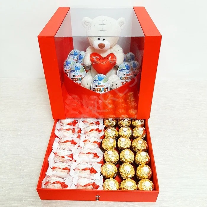 Киндеры в коробке с сюрпризом