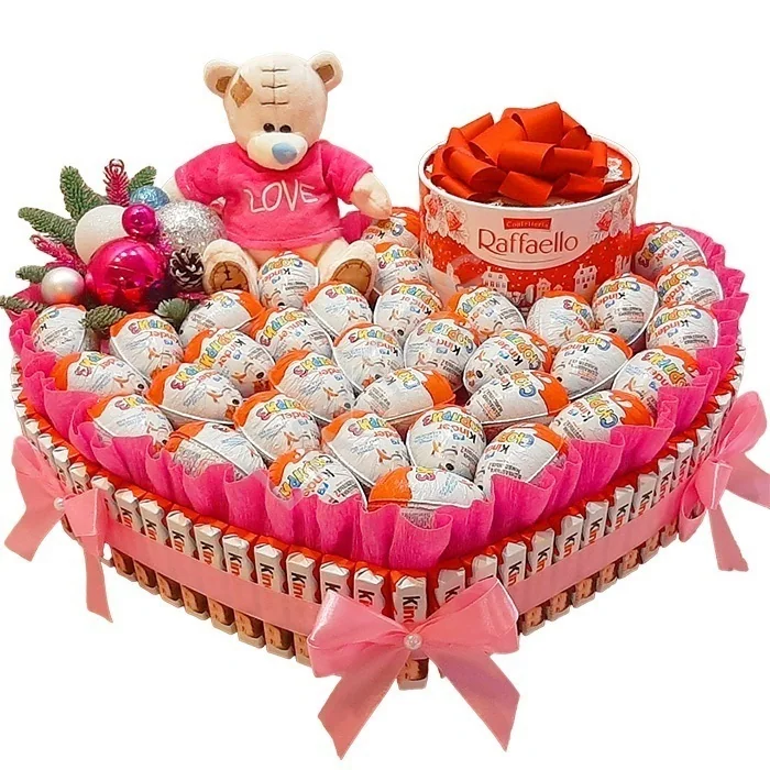 Новогоднее сердце из конфет