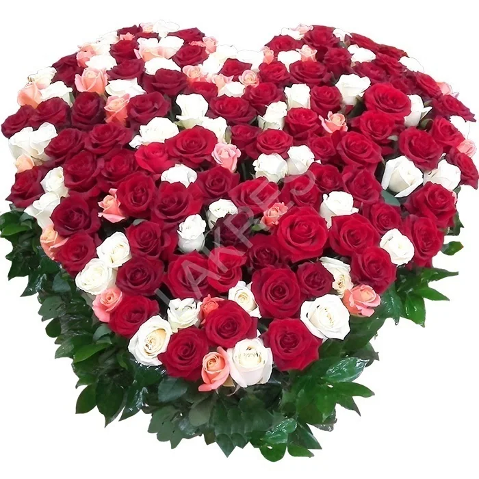 Сердце из роз в корзине