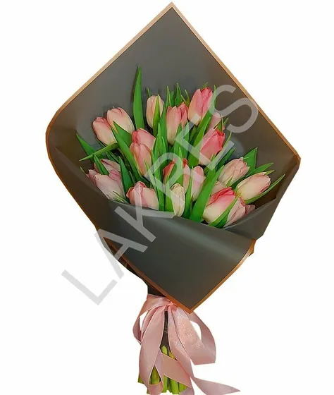 25 розовых тюльпанов на 8 марта
