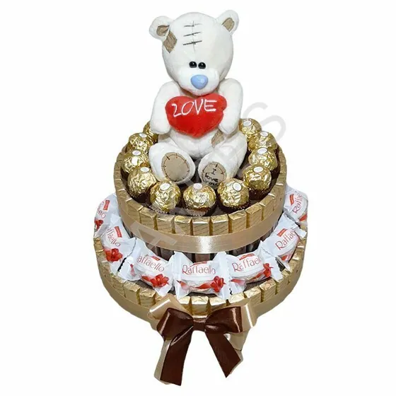 Двухъярусный торт с конфетами и игрушкой