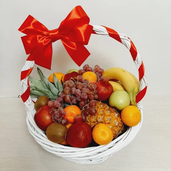 Корзина с фруктами в подарок