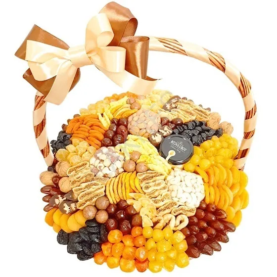 Корзина с орехами и сухофруктами