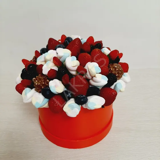 Подарок с клубникой