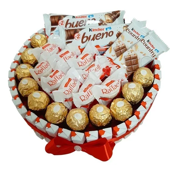 Торт из сладостей Kinder